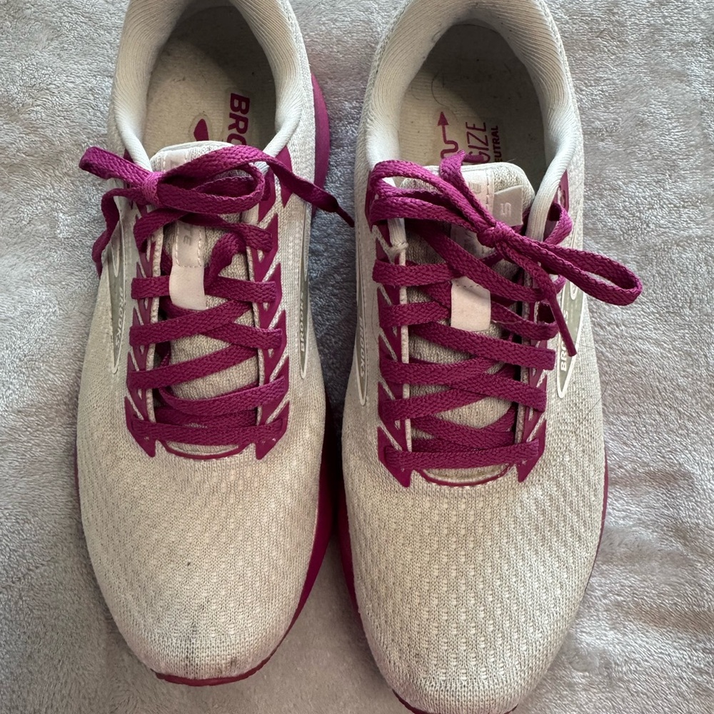 Brooks Women's Sneakers - Gray and Pink